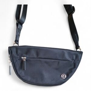 lululemon athletica Black All Night Micro 2L Crossbody Festival Bag